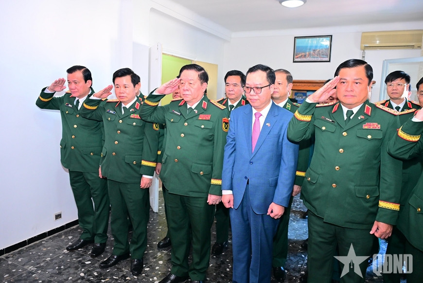 Đại tướng Nguyễn Trọng Nghĩa thăm Đại sứ quán Việt Nam tại Algeria