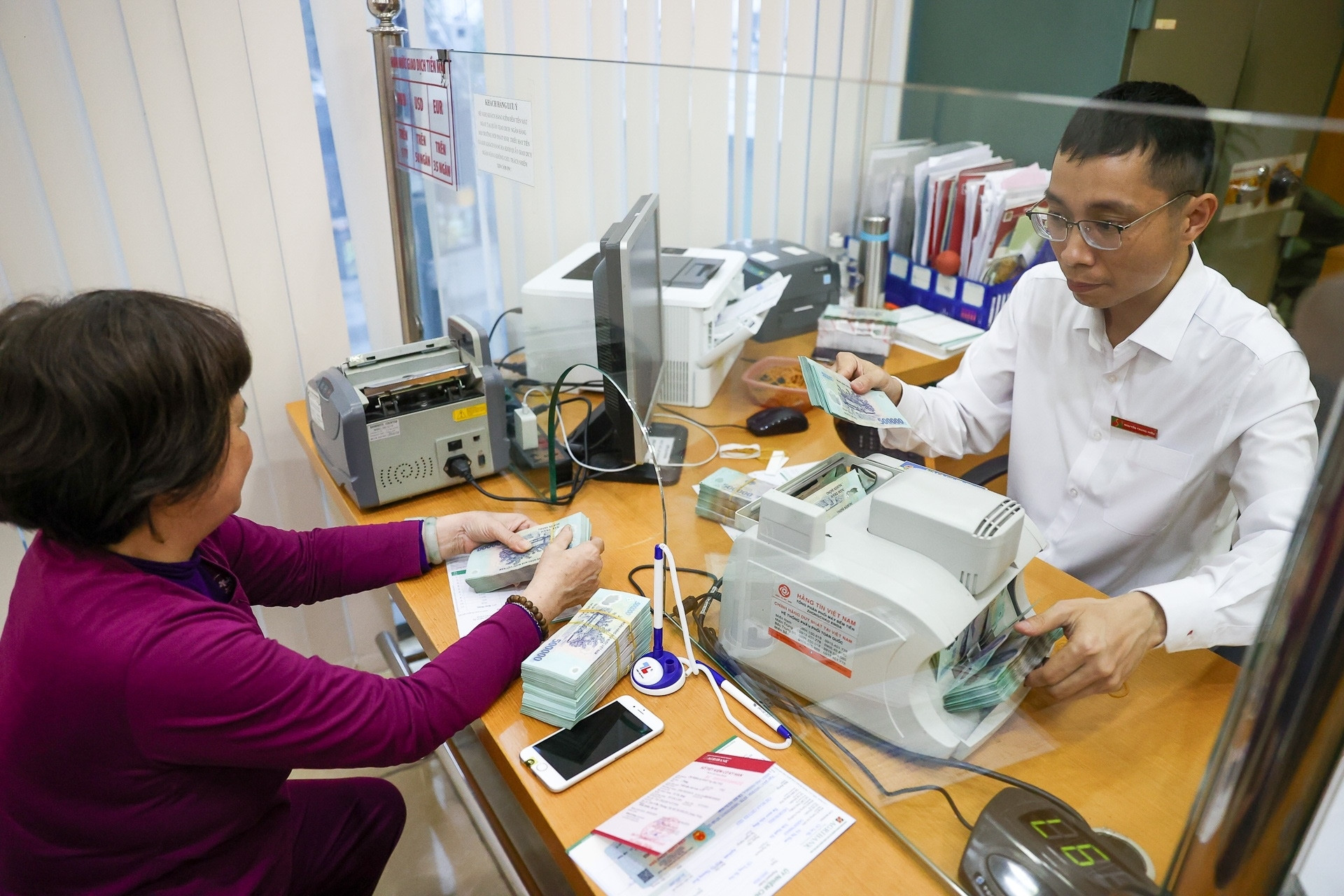 Đóng BHXH 33 năm, nghỉ việc khi chưa đủ tuổi có được nhận lương hưu ngay?