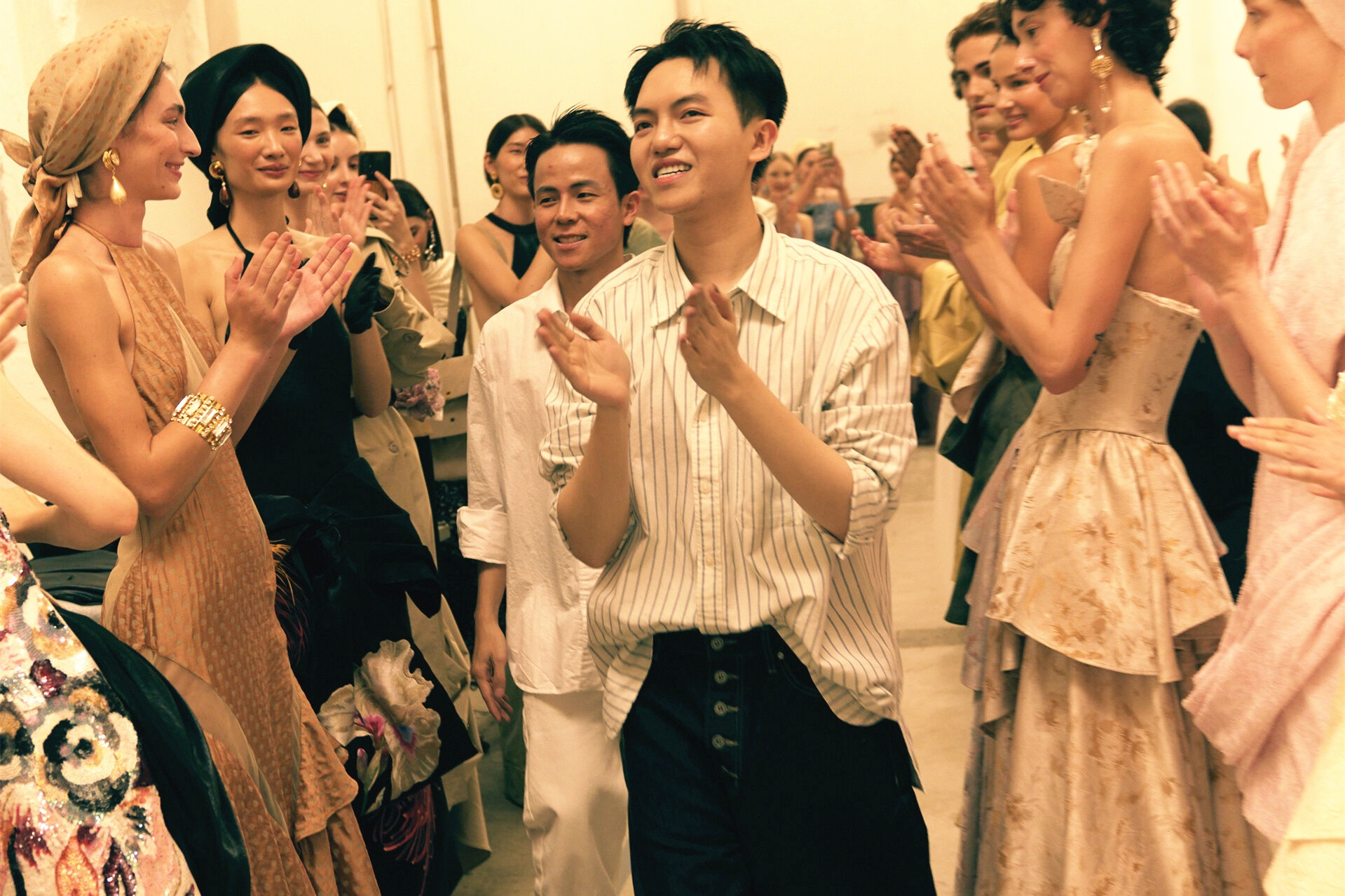 Nhà thiết kế Việt sinh năm 2000 có 3 show diễn tại Milan Fashion Week là ai?