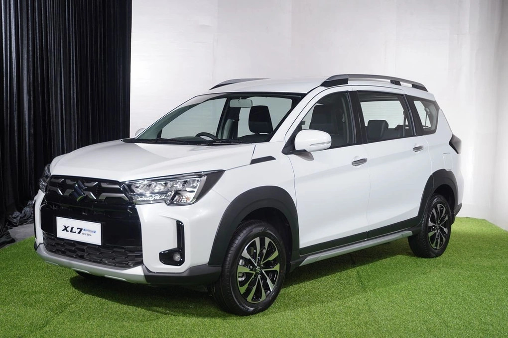 suzuki xl7 hybrid.webp