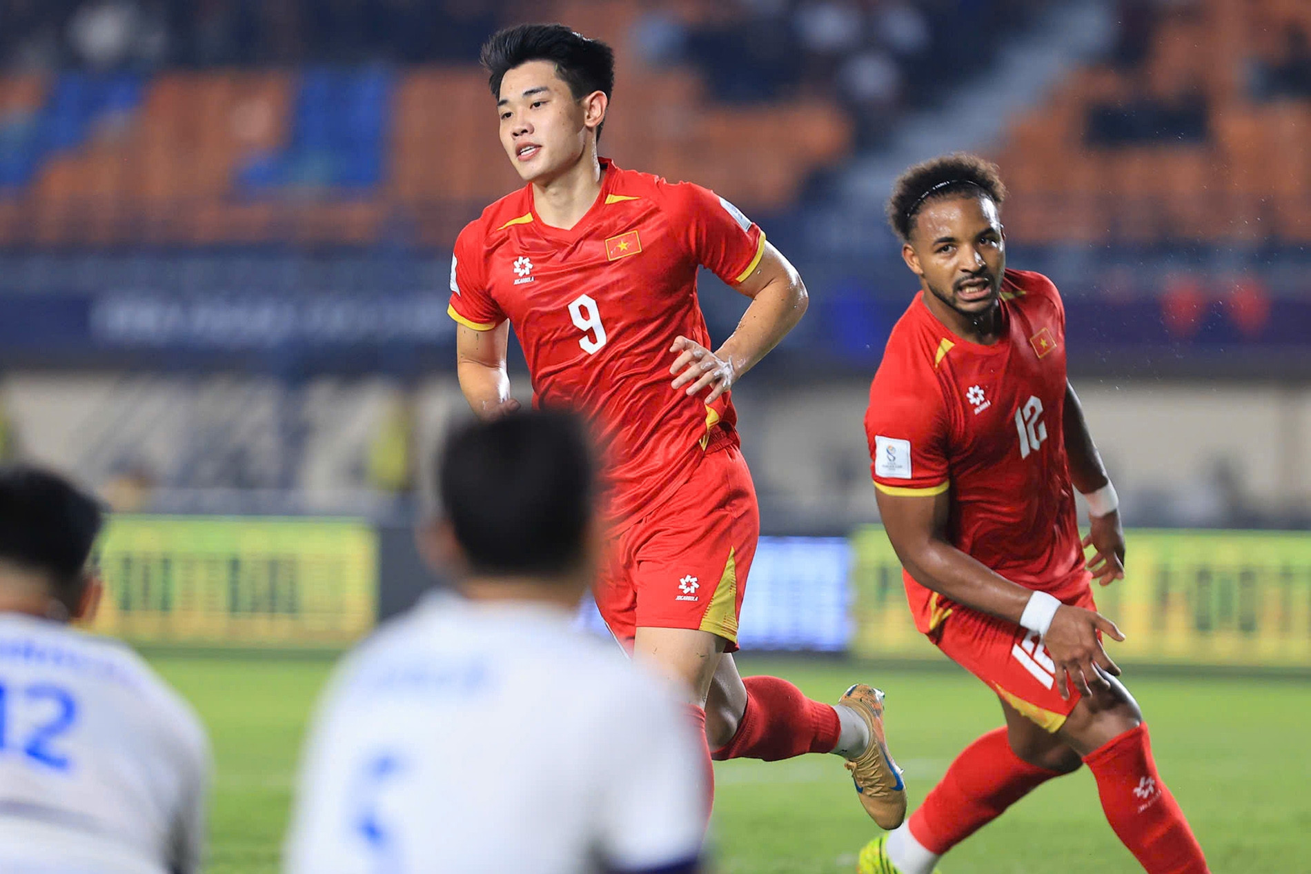 Video bóng đá Việt Nam vs Philippines: Đình Bắc tỏa sáng