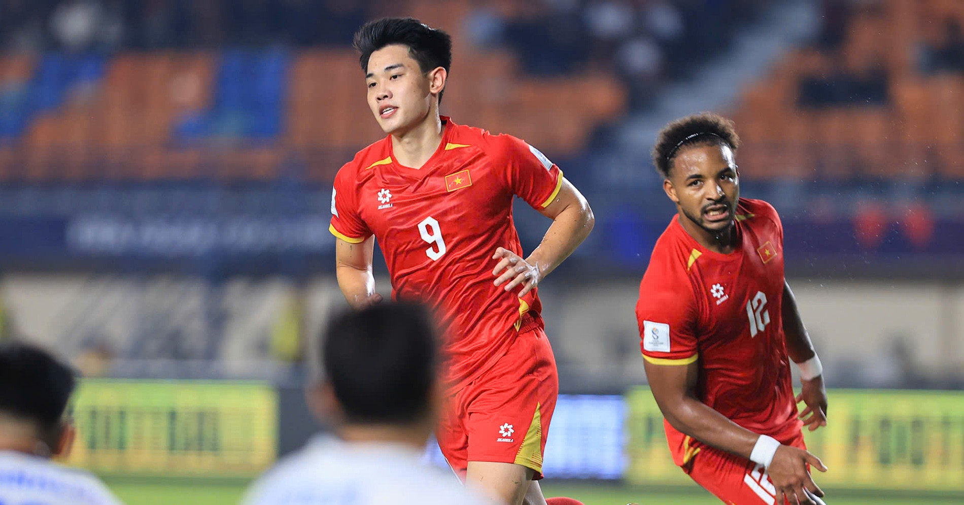 Video bóng đá Việt Nam vs Philippines: Đình Bắc tỏa sáng