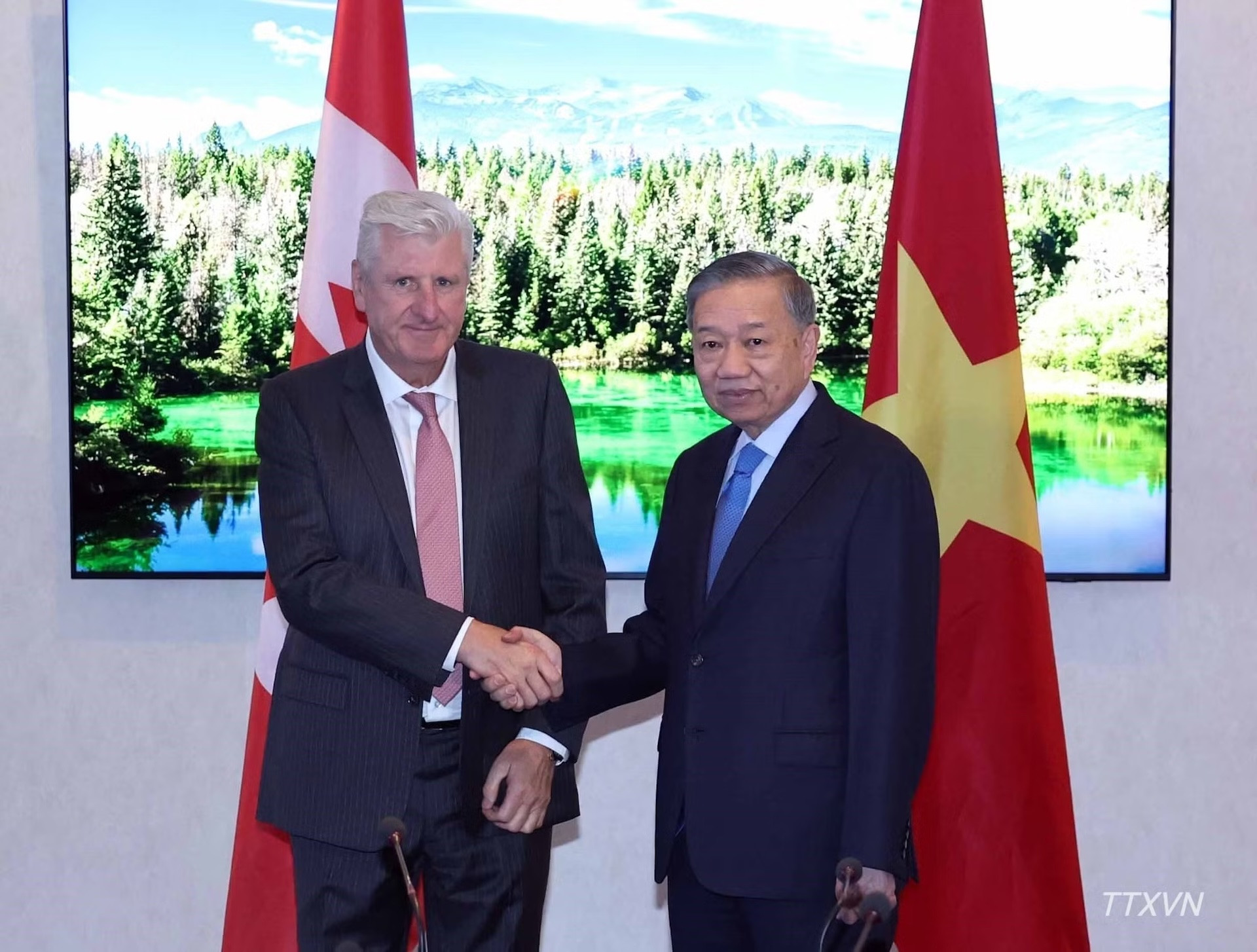vna potal tong bi thu chu tich nuoc to lam tiep mot so doanh nghiep quy dau tu lon cua canada copy.jpg
