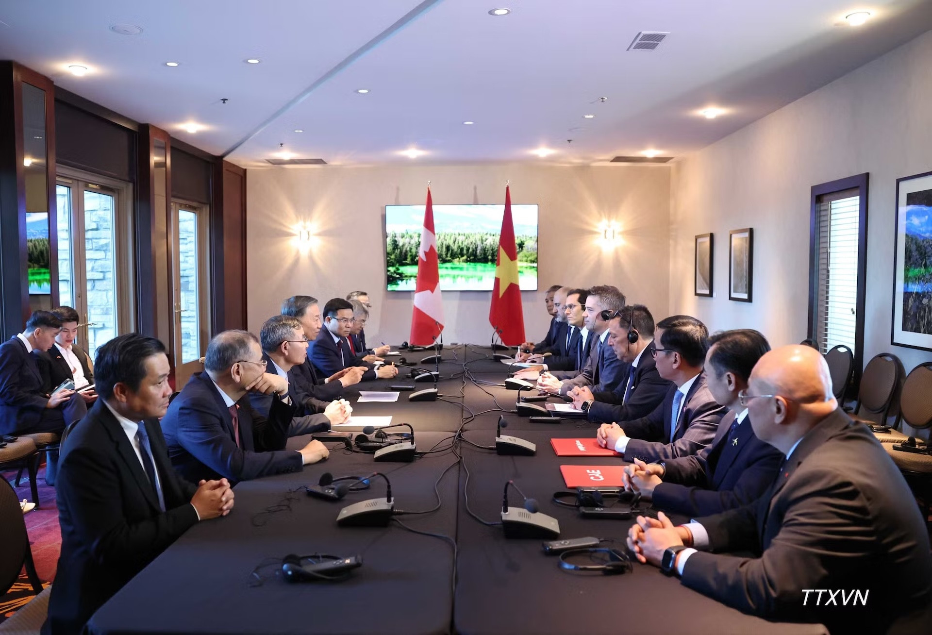 vna potal tong bi thu chu tich nuoc to lam tiep mot so tap doan quy dau tu lon cua canada 5671 copy.jpg