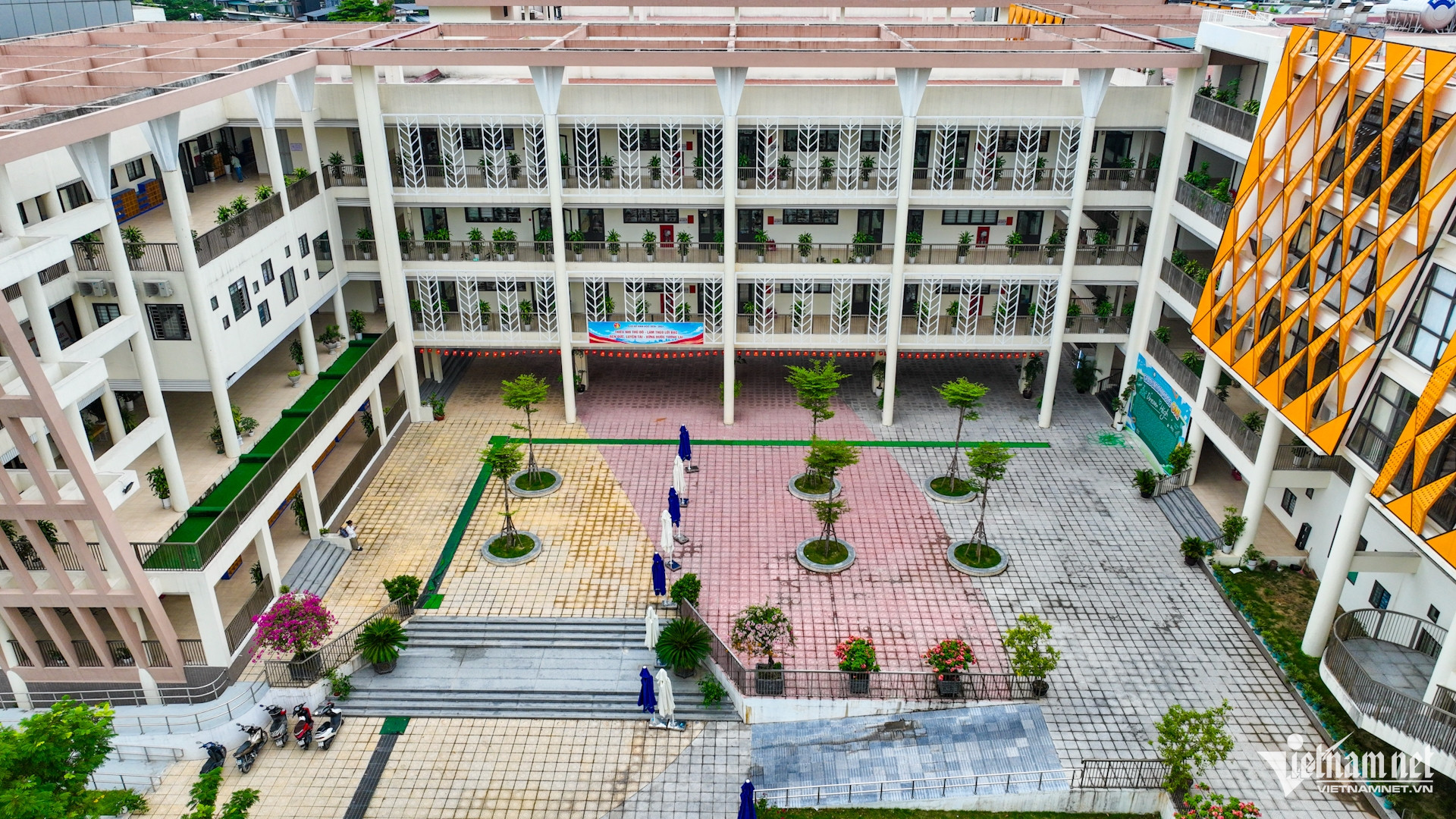 https://static-images.vnncdn.net/vps_images_publish/000001/000003/2026/9/26/w-thcs-hoang-mai-giao-duc-hanoi-44jpg-1928.jpg