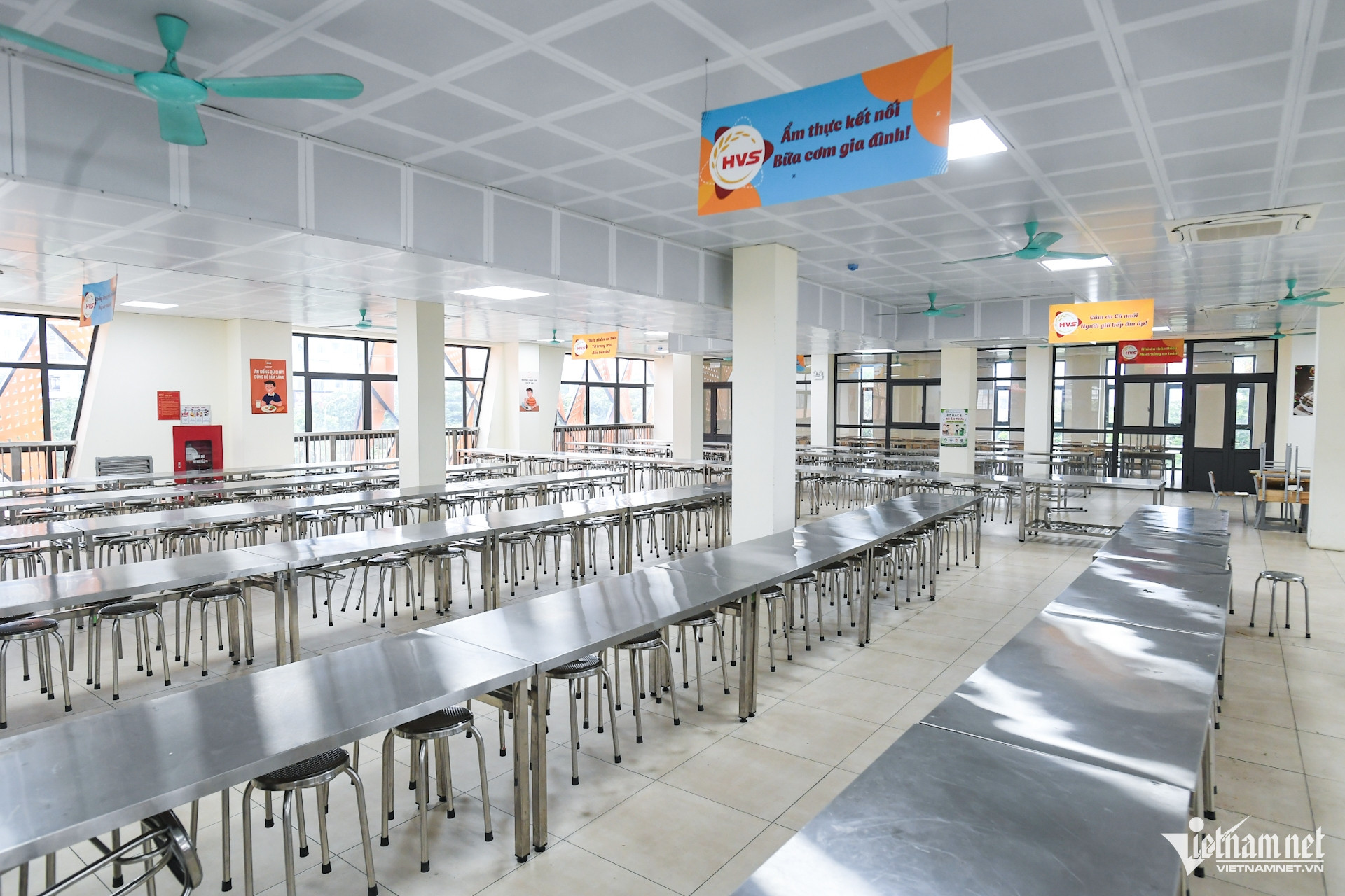https://static-images.vnncdn.net/vps_images_publish/000001/000003/2026/9/26/w-thcs-hoang-mai-giao-duc-hanoi-49jpg-1942.jpg