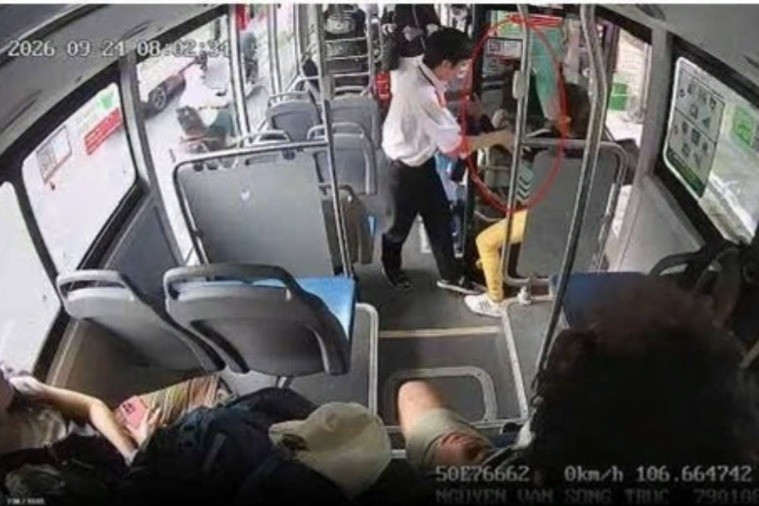 Xô đuổi hành khách xuống xe buýt ở TPHCM, nam nhân viên bị đình chỉ