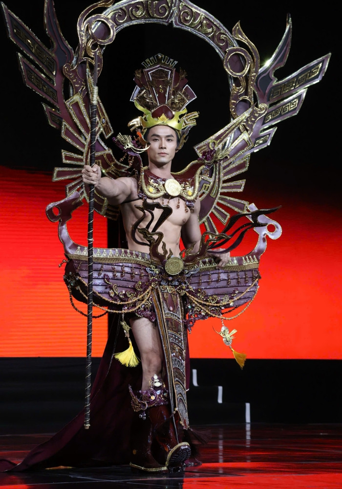 https://static-images.vnncdn.net/vps_images_publish/000001/000003/2026/9/27/batch-vu-linh-trinh-dien-trang-phuc-dan-toc-trong-ban-ket-495.jpg