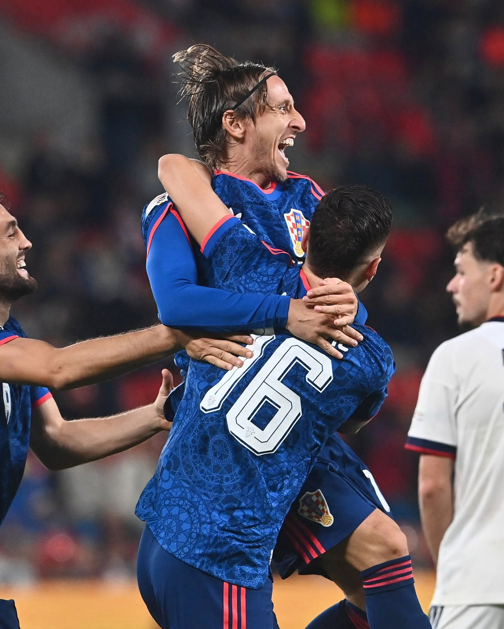 https://static-images.vnncdn.net/vps_images_publish/000001/000003/2026/9/27/modric-croatia-1-152.jpg