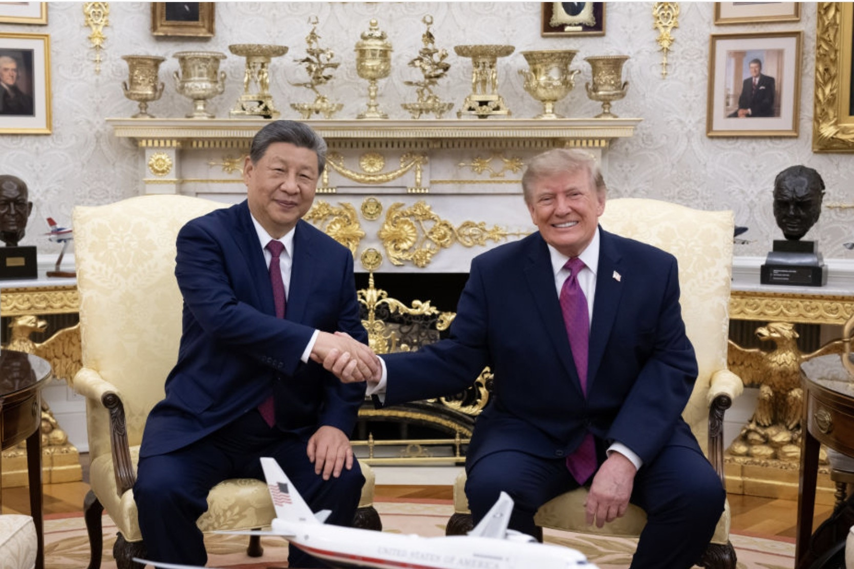 Mỹ và Trung Quốc thiết lập đường dây nóng về ‘sự cố AI’