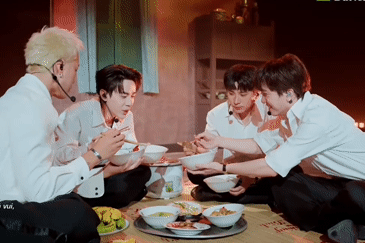 Quang Hùng MasterD đưa bữa cơm nhà lên sân khấu, WEAN rap giọng Quảng Ngãi