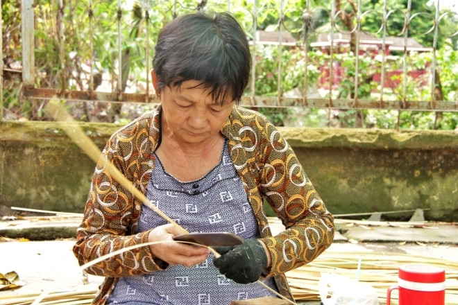 Bỏ nghề hướng dẫn viên, người phụ nữ TPHCM về giữ nghề bánh tráng 3 thế hệ — ảnh 13
