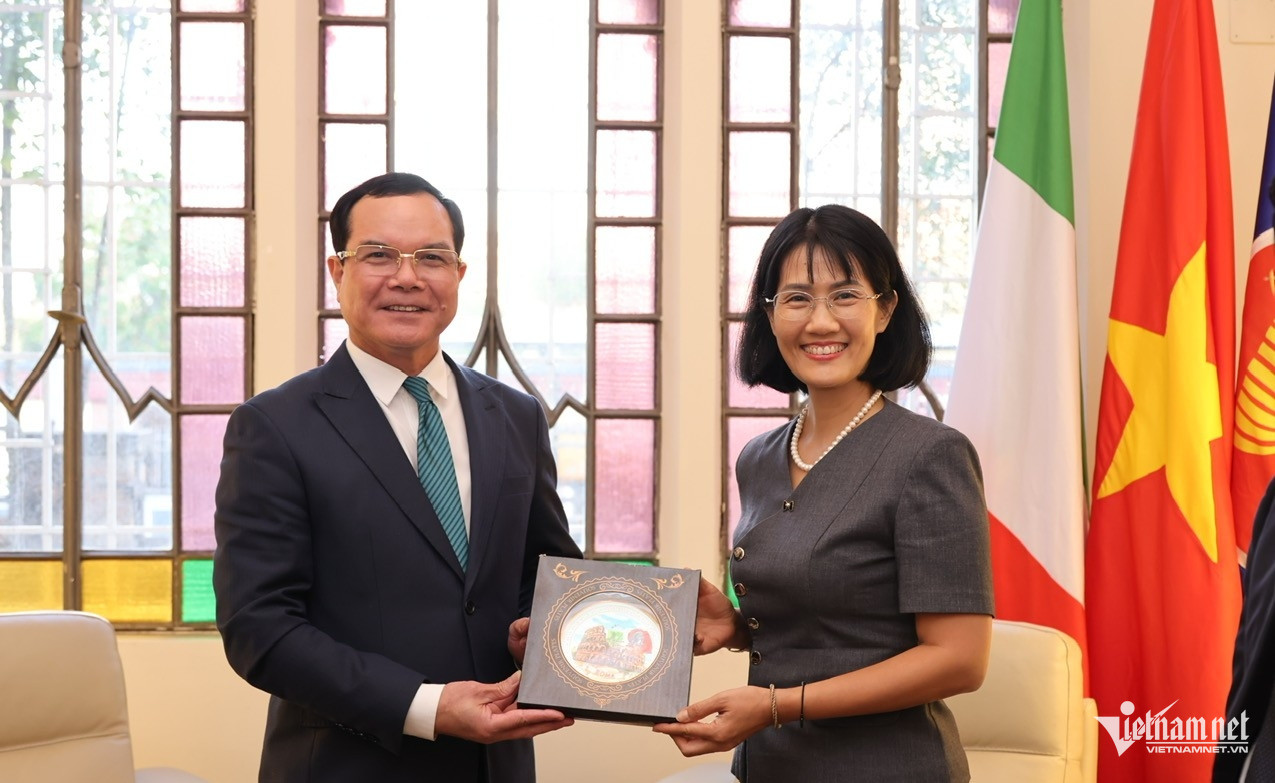 W-Đại sứ Phương Nga 2.jpg