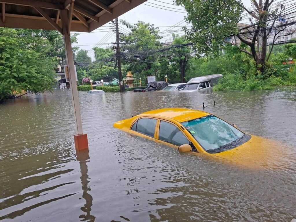Xe ngap o Thai 3.jpg