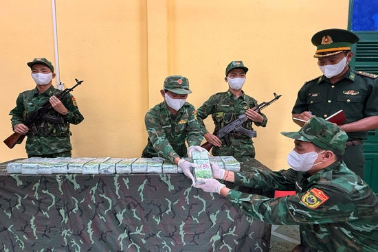 Bản tin trưa 28/9: Hai kiện hàng lạ dạt vào bờ biển Phú Quốc, nghi chứa ma túy