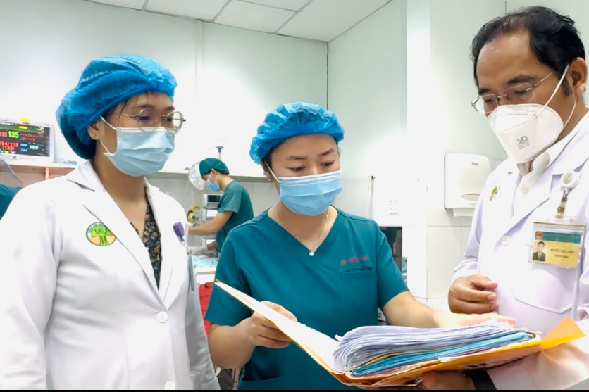 Bác sĩ mở sọ cứu não của bé trai 6 tuổi bị sốt 2 ngày