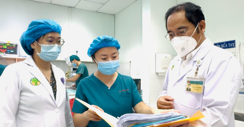 Bác sĩ mở sọ cứu não của bé trai 6 tuổi bị sốt 2 ngày