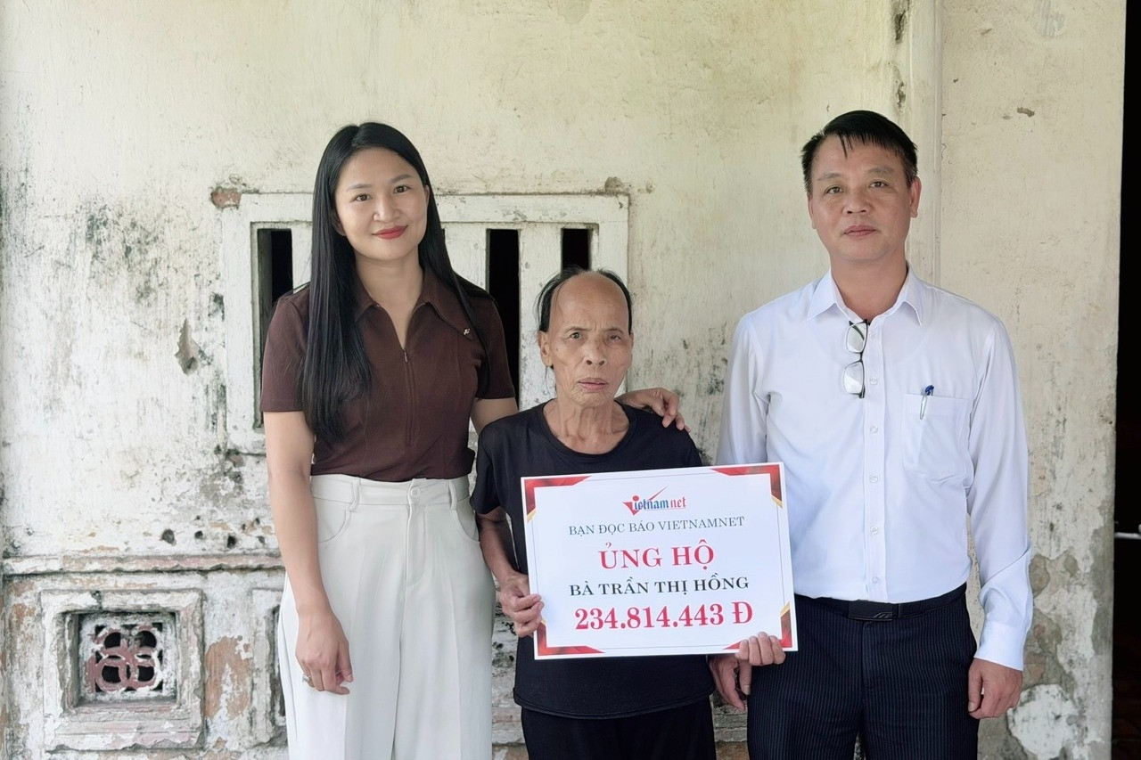 Bạn đọc hỗ trợ mẹ già chăm con liệt giường hơn 234 triệu đồng