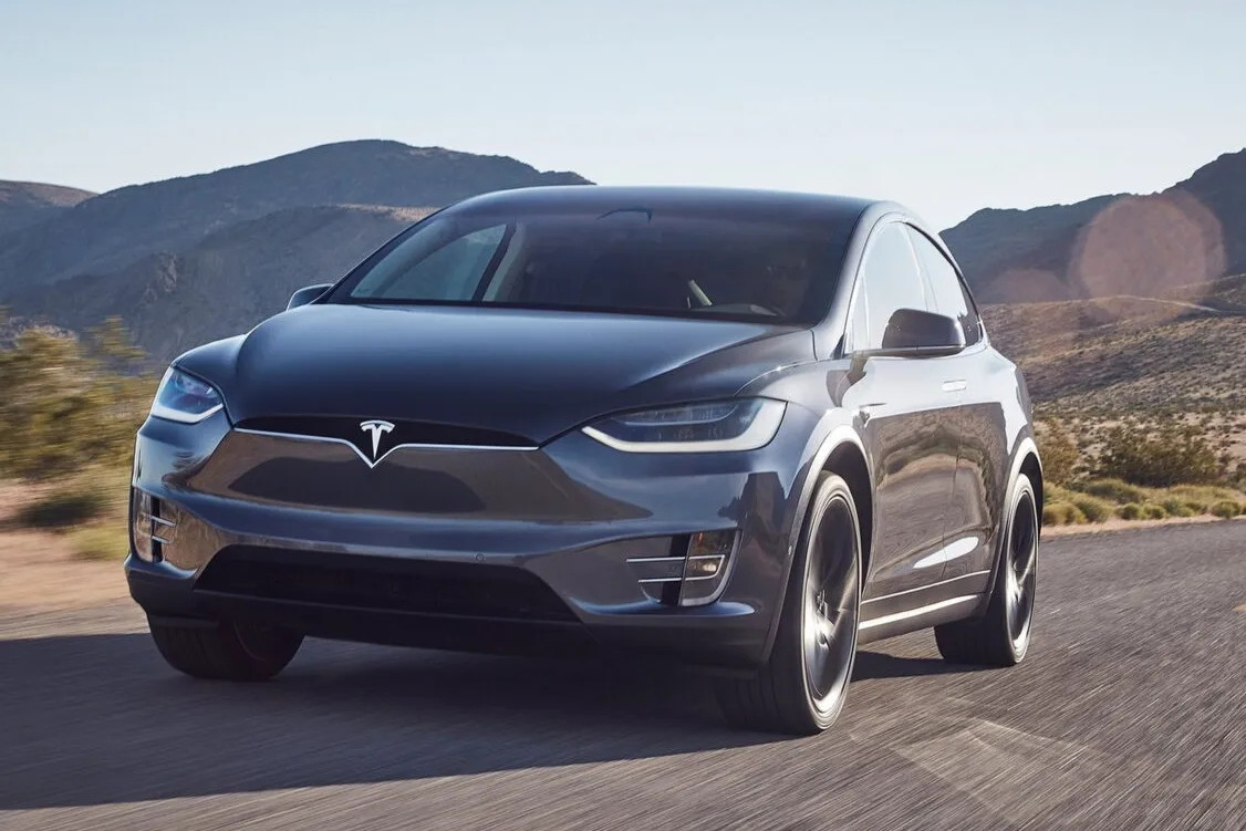 Chủ xe điện gốc Việt kiện hãng Tesla vì chiếc Model X tự tăng tốc vượt đèn đỏ