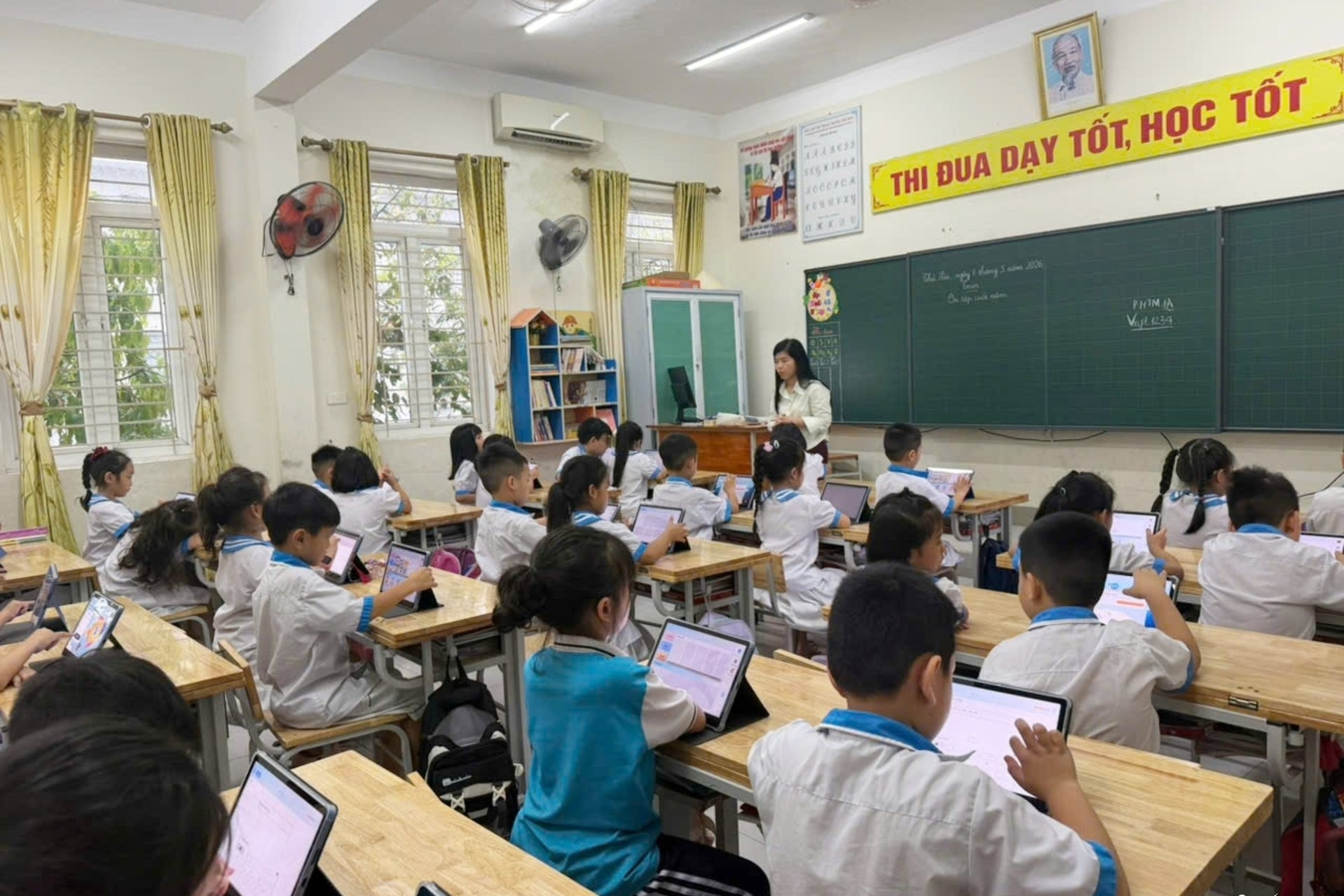 Hà Tĩnh tạm dừng mô hình lớp học thông minh ở lớp 1 từng gây xôn xao