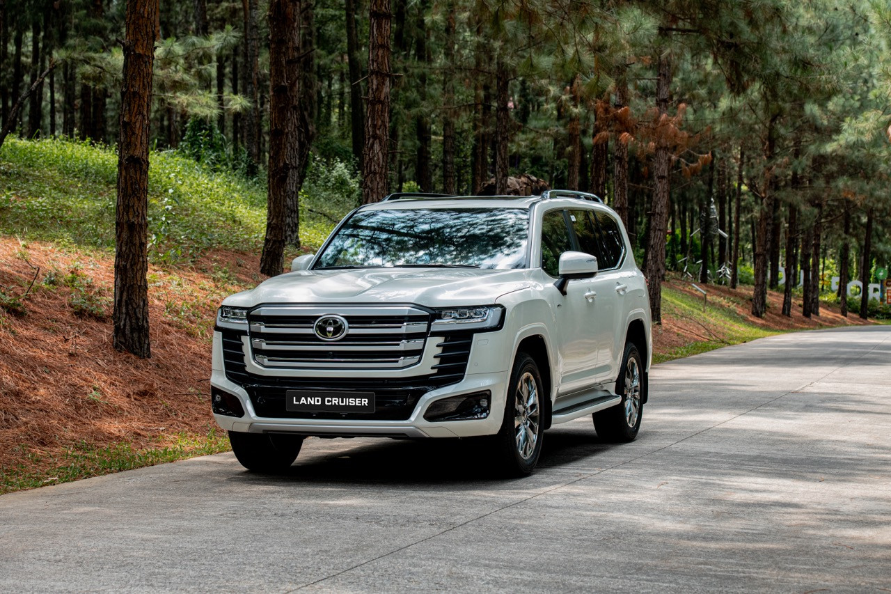 Land Cruiser HEV.webp