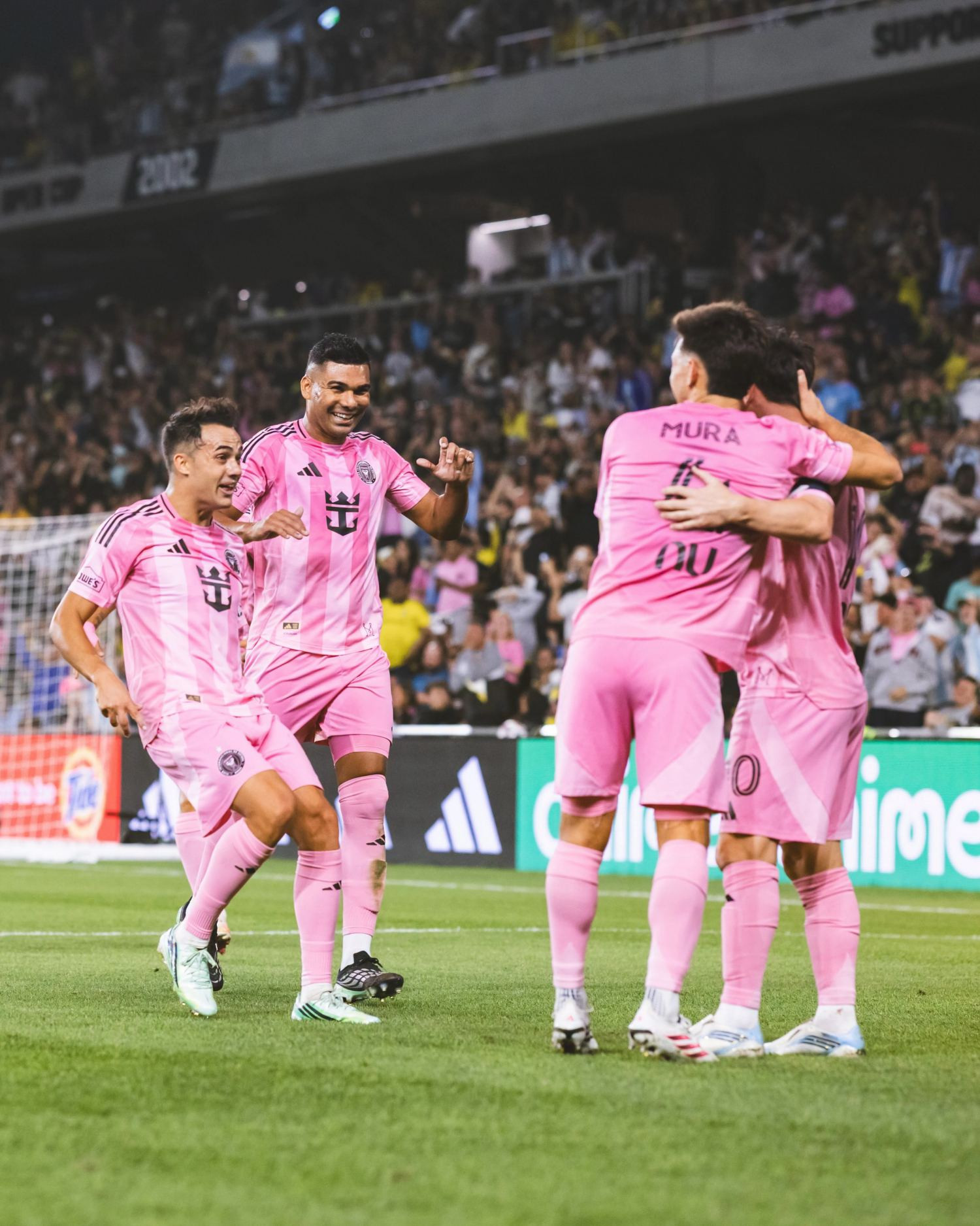 https://static-images.vnncdn.net/vps_images_publish/000001/000003/2026/9/28/messi-inter-miami-1-461.jpeg