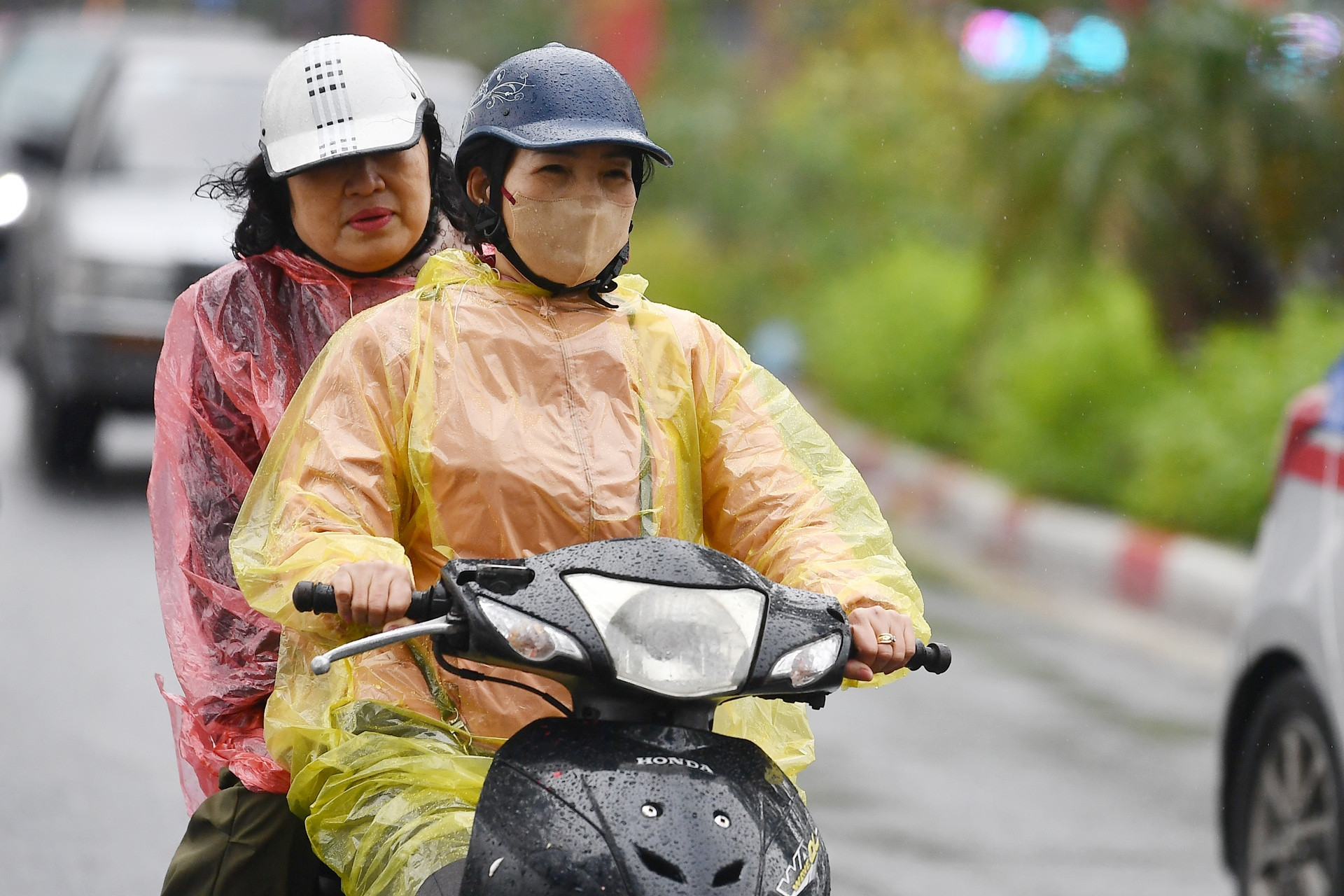 Miền Bắc sắp đón 2 đợt không khí lạnh, Hà Nội hạ nhiệt sâu còn 27 độ