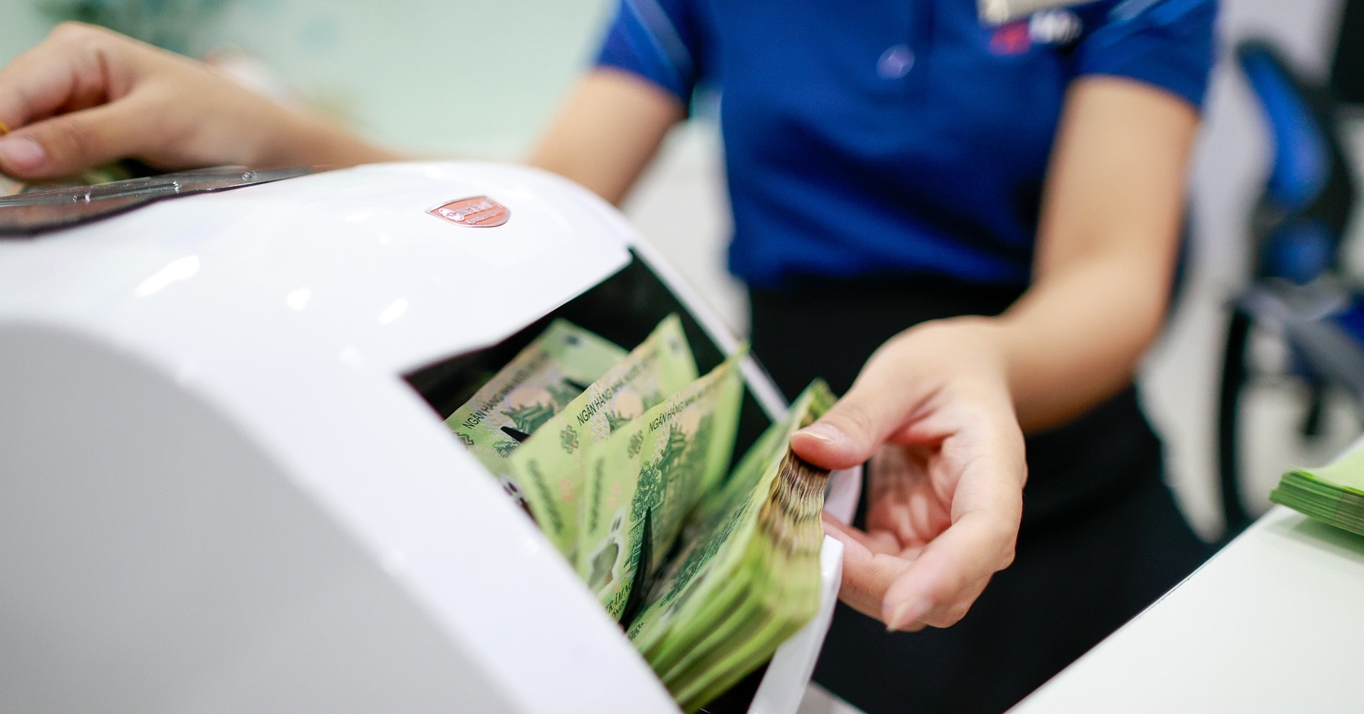 Mỗi tháng gửi ngân hàng 5 triệu, cô gái sở hữu một chồng sổ tiết kiệm