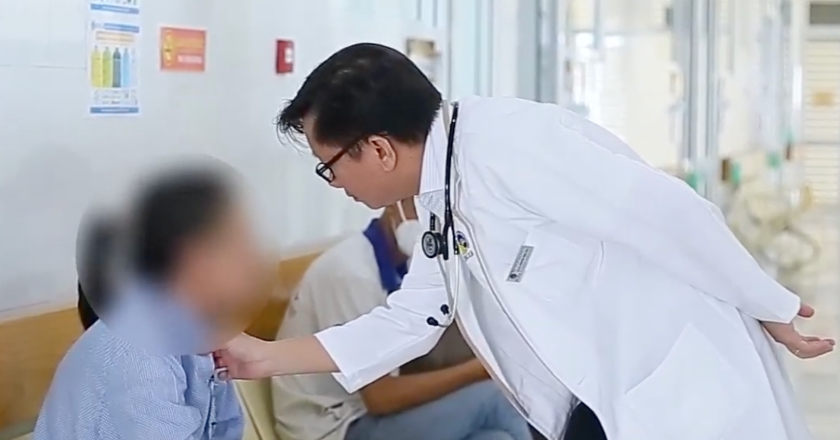Người phụ nữ bị sét đánh giữa đường vắng, dây chuyền cháy xém trên cổ