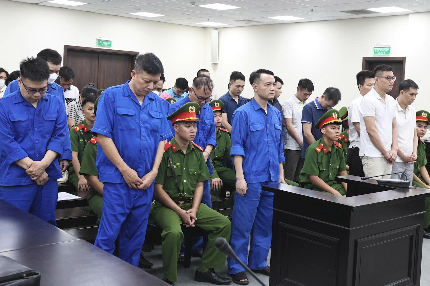 Nhận 140.000 USD chạy án cho công ty sữa giả, cựu công an lĩnh 12 năm tù