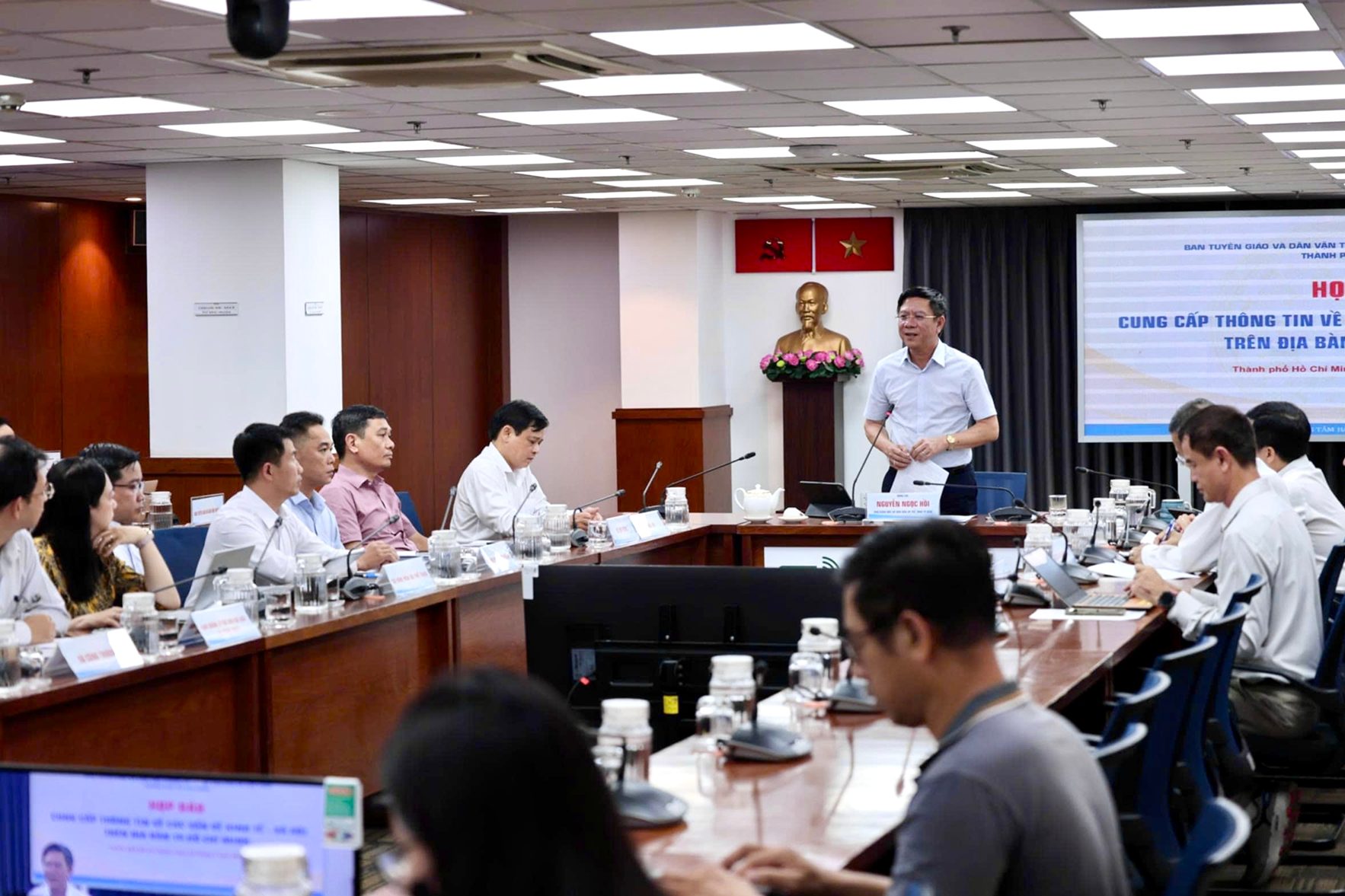 TPHCM yêu cầu không né tránh, đùn đẩy khi cung cấp thông tin cho báo chí