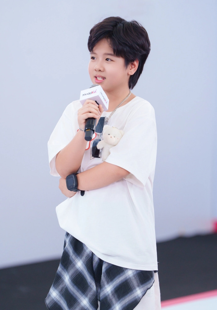 https://static-images.vnncdn.net/vps_images_publish/000001/000003/2026/9/29/batch-3-tran-bao-nam-gay-chu-y-voi-kinh-nghiem-dien-xuat-cung-loat-tai-le-nhu-nhay-mua-va-ve-ngoai-dien-trai-17905054895-2775.jpg