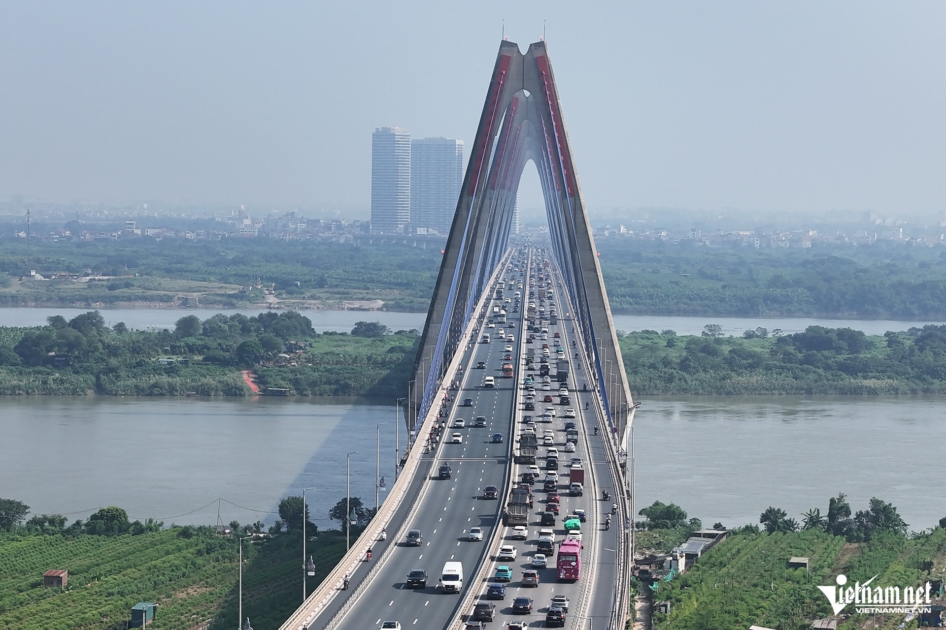 Cầu Nhật Tân ùn tắc 3 (Ảnh: Đình Hiếu).jpg