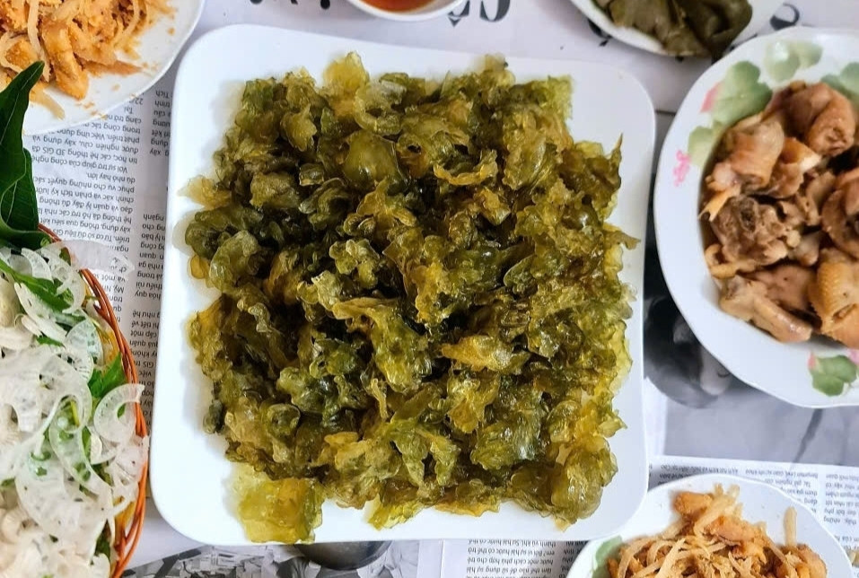 Đặc sản nào ở Ninh Bình mọc từ đá, chỉ có sau mưa, ăn giòn mát?