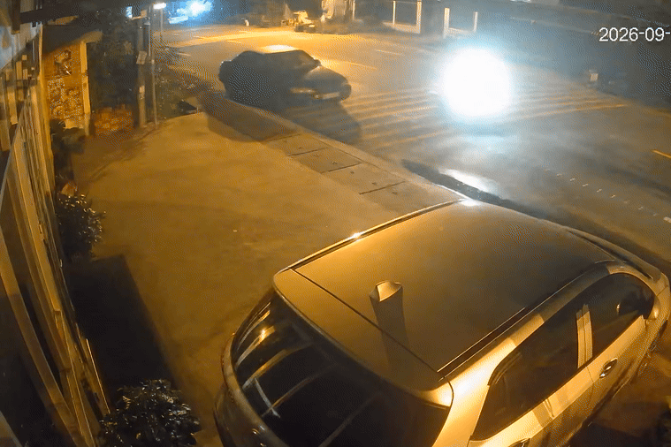Để quên chìa khóa trên xe, chiếc Toyota Camry 'bốc hơi' trước cửa nhà ở Cà Mau
