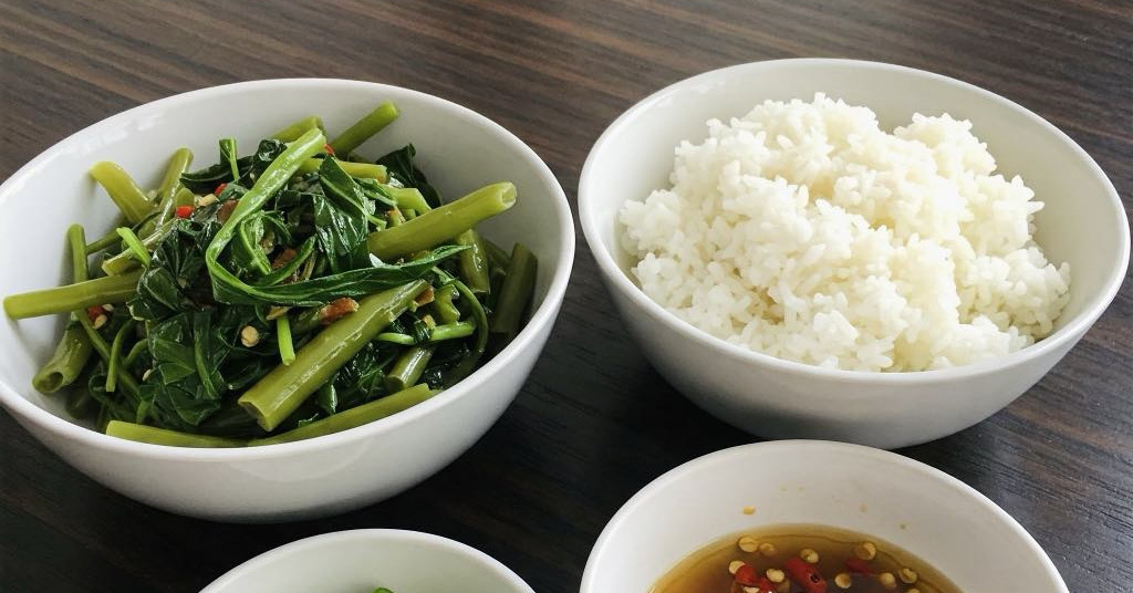 Người phụ nữ ngừng ăn cơm 3 tháng, cơ thể thay đổi ra sao?