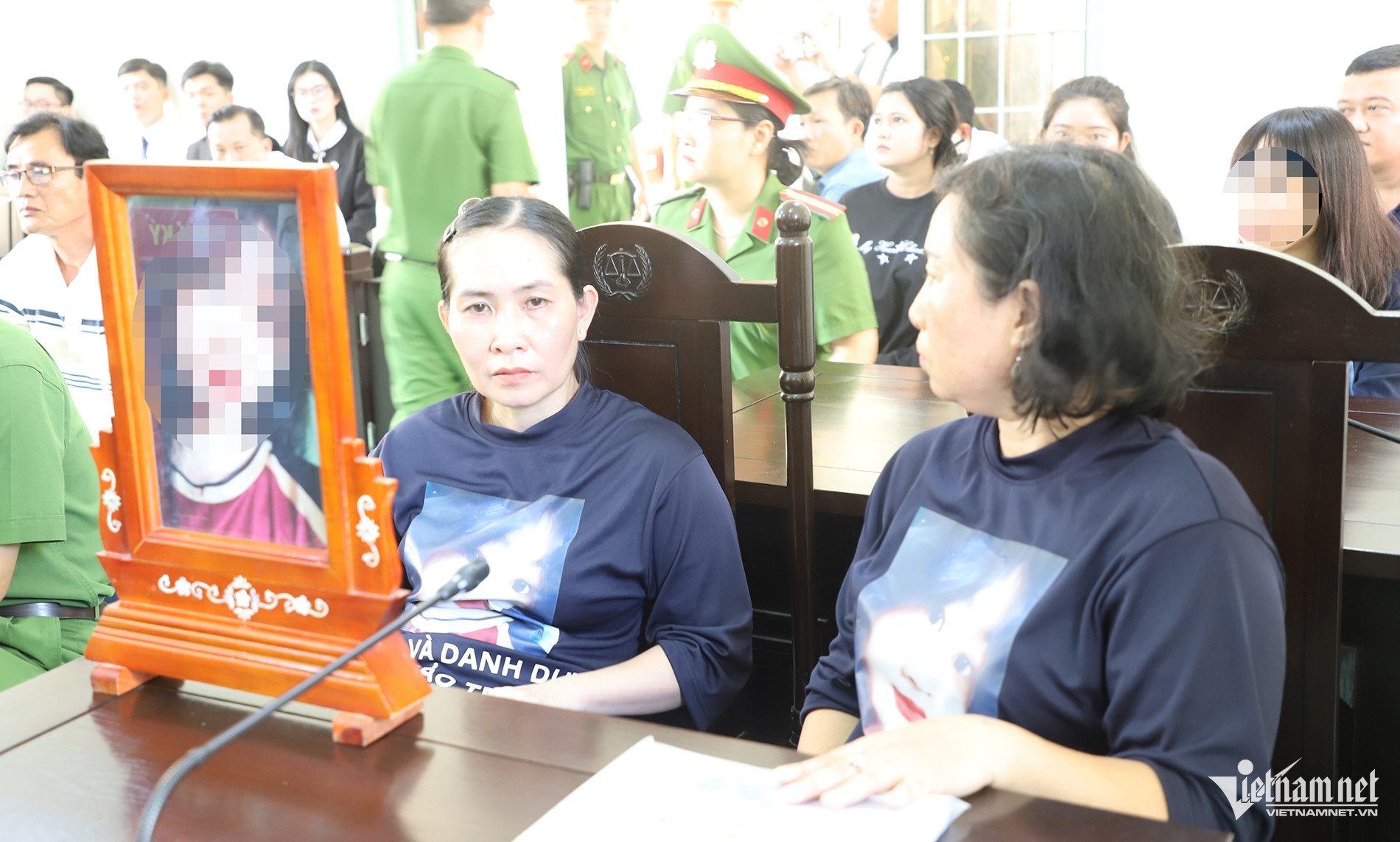 https://static-images.vnncdn.net/vps_images_publish/000001/000003/2026/9/29/w-bao-trung-56-909.jpg
