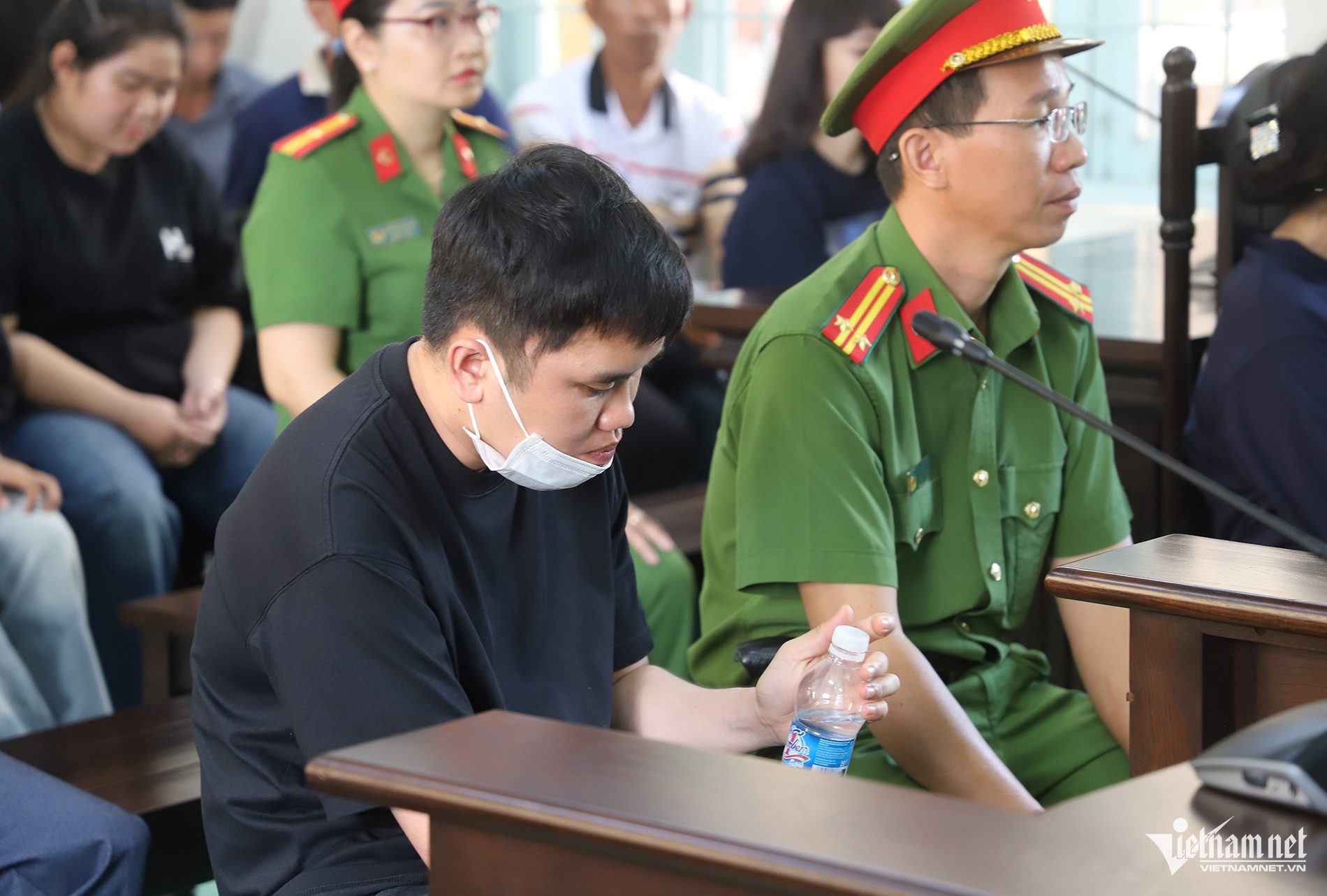 W-Bảo trung.jpg
