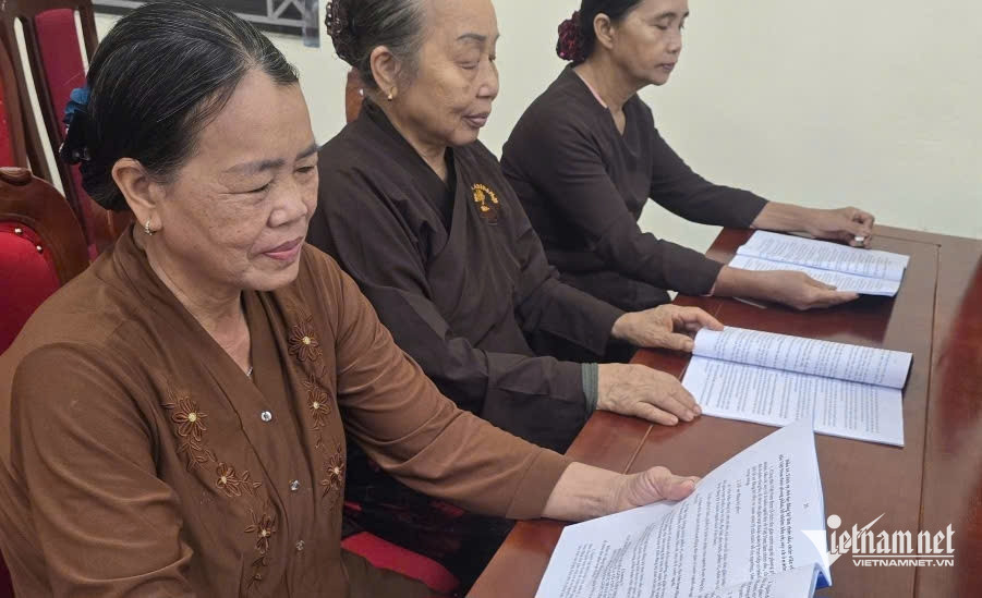 W-Các tăng ni, phật tử tìm hiểu thêm về các tài liệu chính thống.jpg