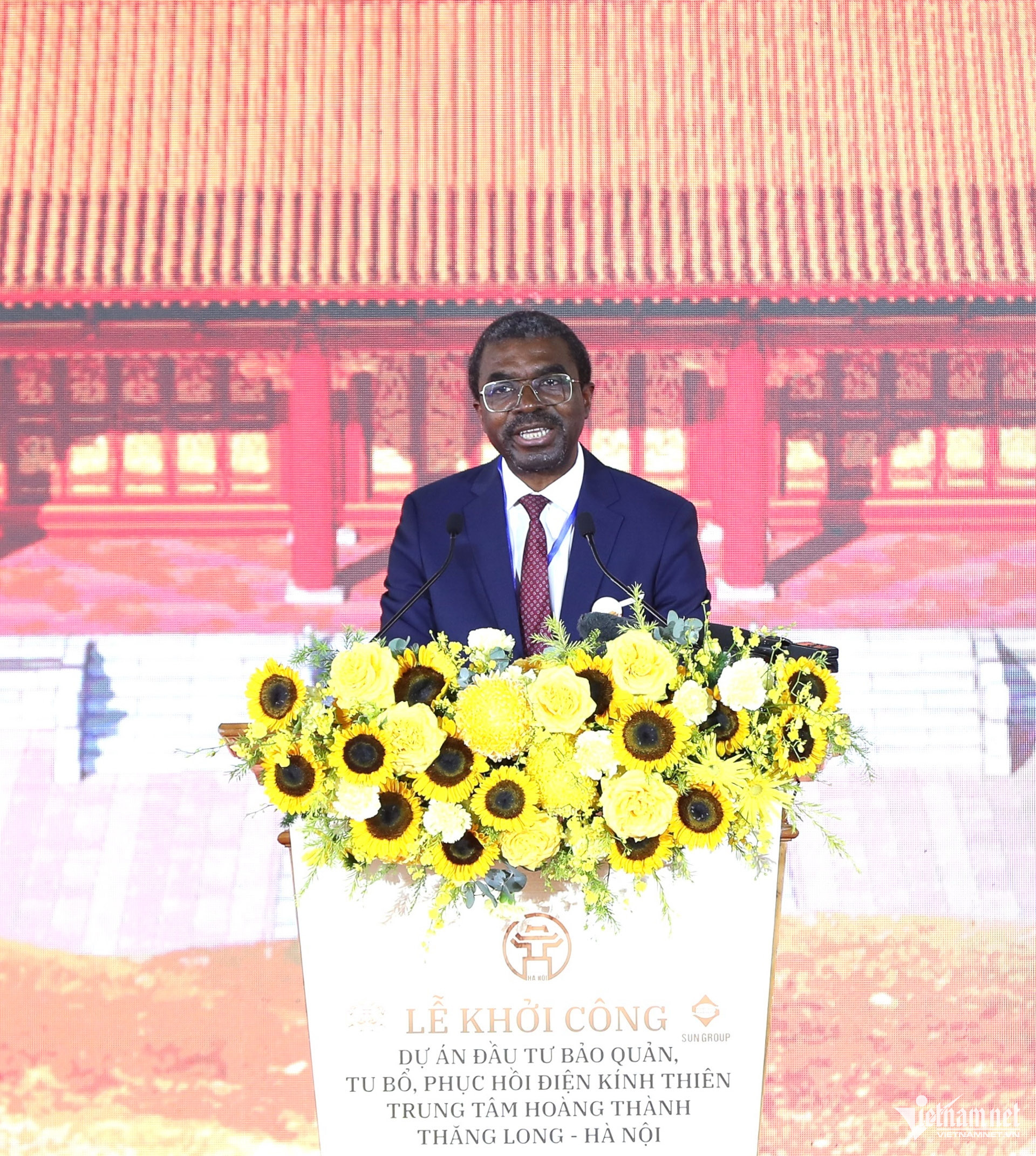 W-tu bo dien Kinh Thien 13.jpg