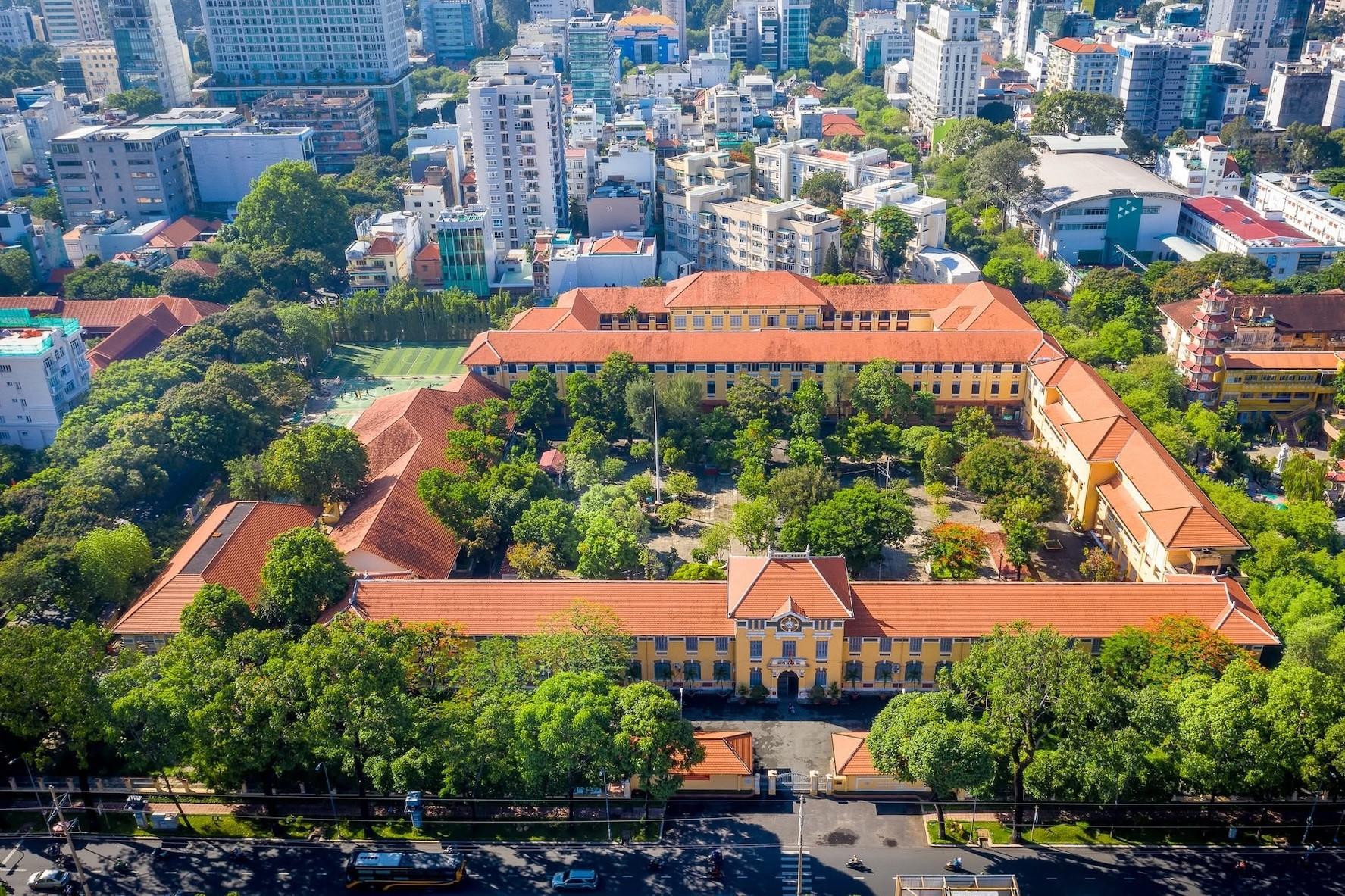113 năm từ Áo Tím đến ngôi trường mang tên nữ Bí thư Thành ủy trẻ nhất Việt Nam