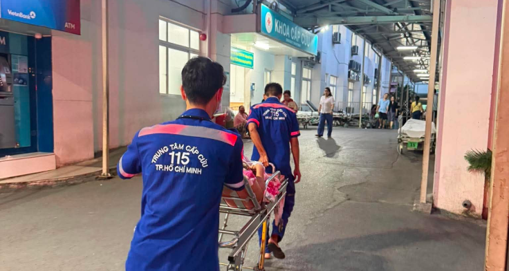 Bác sĩ nhìn nhau hỏi "có buông không?" trước chàng trai 27 tuổi đột quỵ