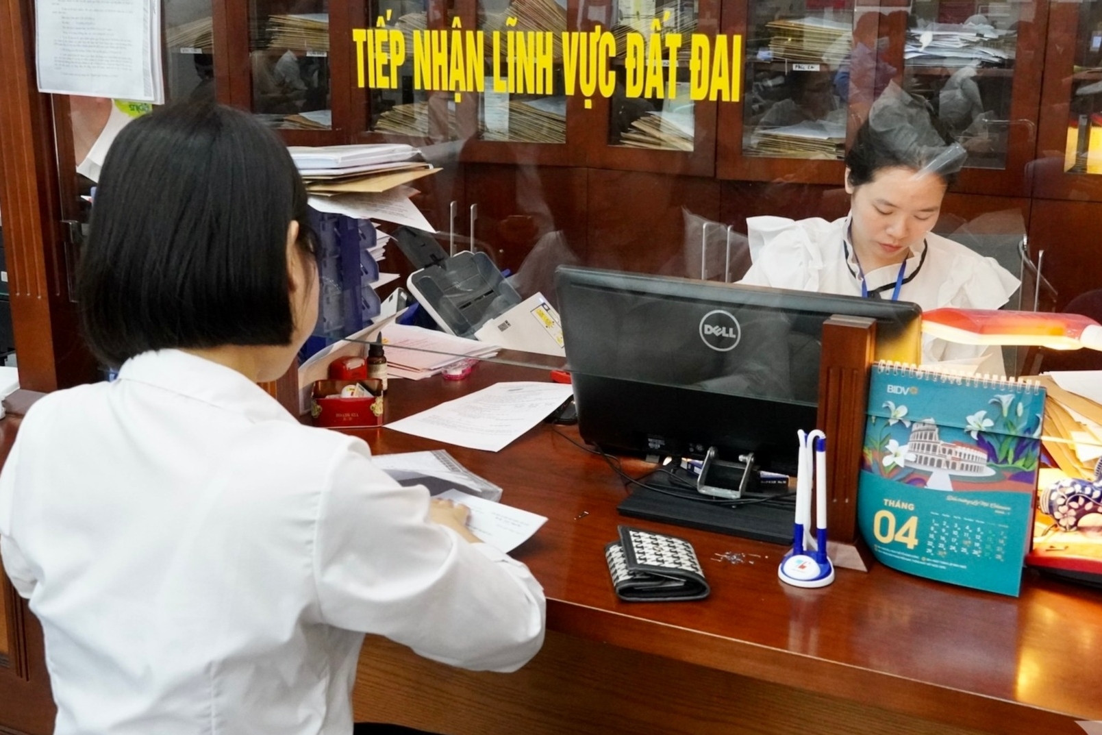 Bộ trả lời việc mua bán đất bằng giấy viết tay từ 1993 có bị phạt khi làm sổ đỏ