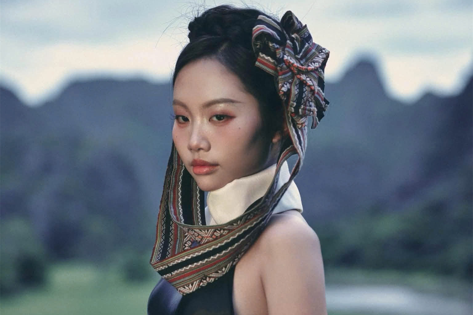 Ca sĩ Phương Mỹ Chi lên tiếng về tranh cãi trang phục