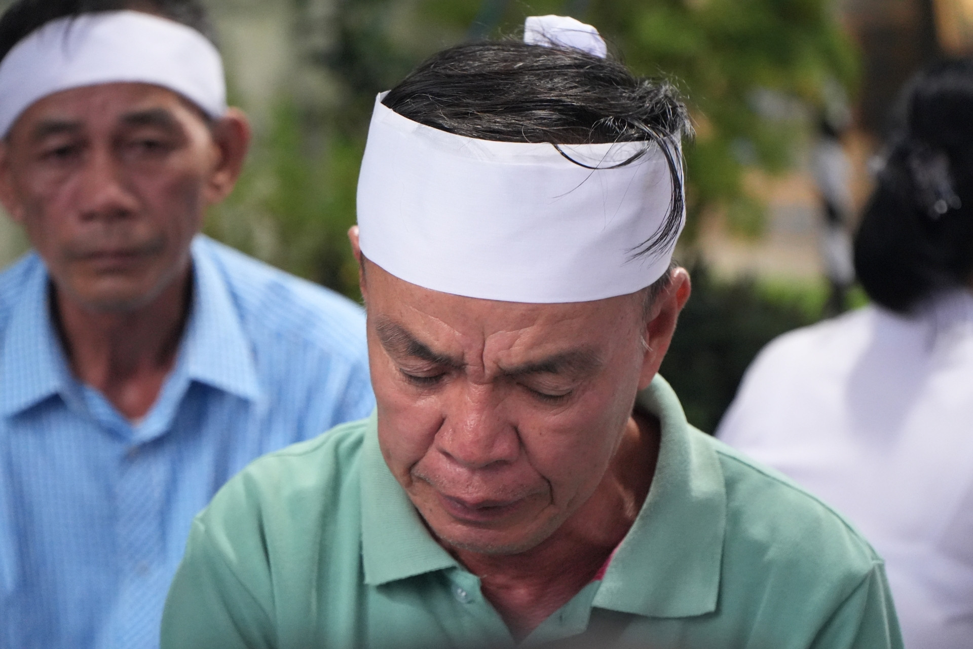 Án mạng ở Đồng Nai: Chuyến thăm cháu không thành, người ông chết lặng bên 3 chiếc quan tài