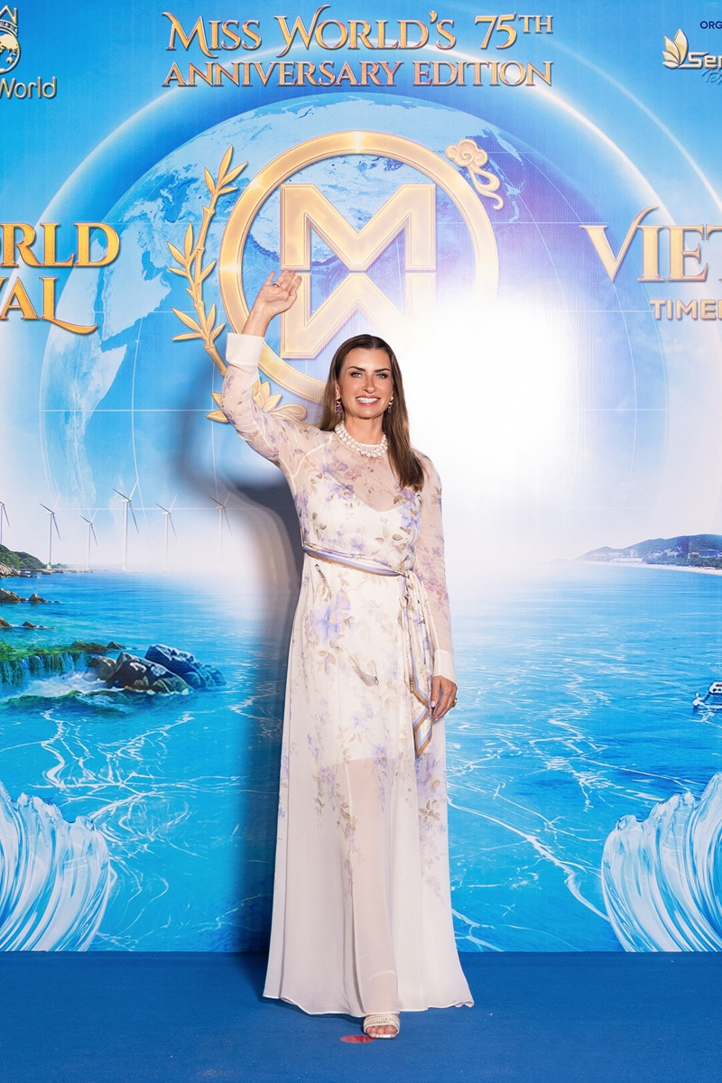 https://static-images.vnncdn.net/vps_images_publish/000001/000003/2026/9/3/miss-world-003-409.jpg