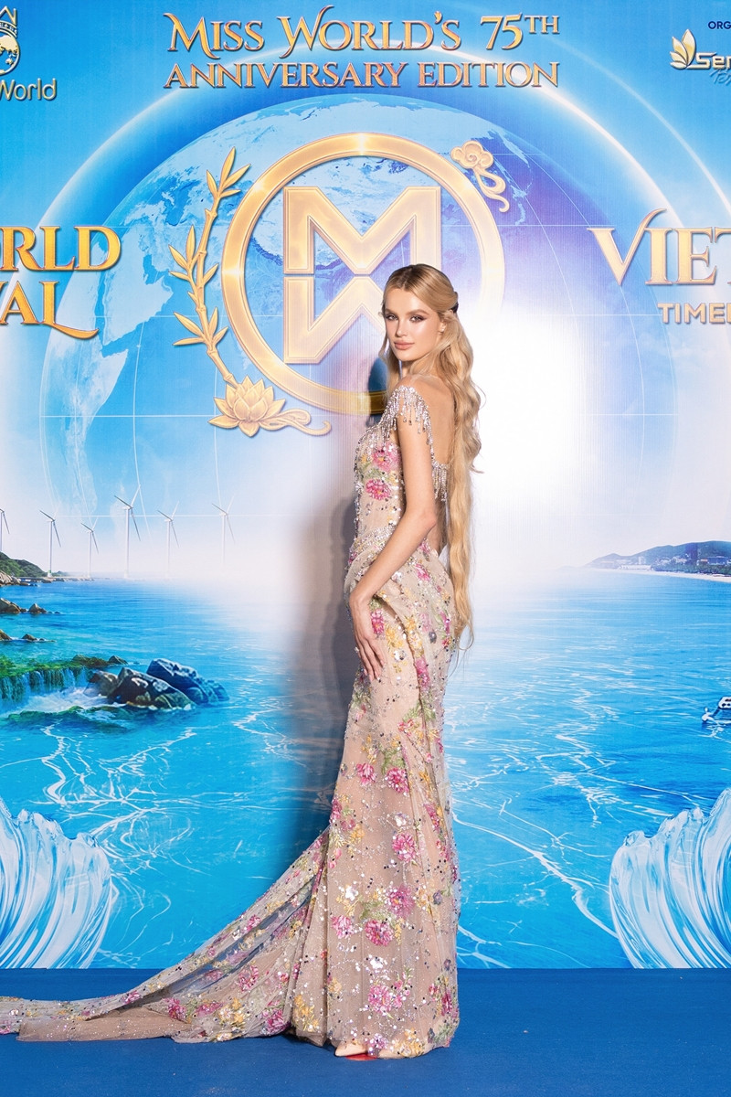 https://static-images.vnncdn.net/vps_images_publish/000001/000003/2026/9/3/miss-world-006-405.jpg