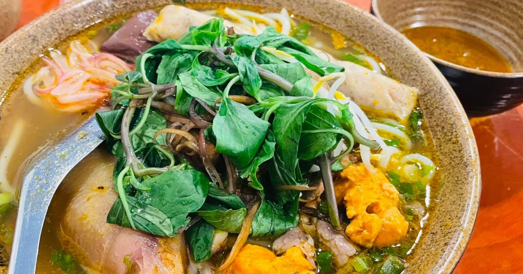 Nam du khách cấp cứu sau khi ăn sáng bằng bún bò