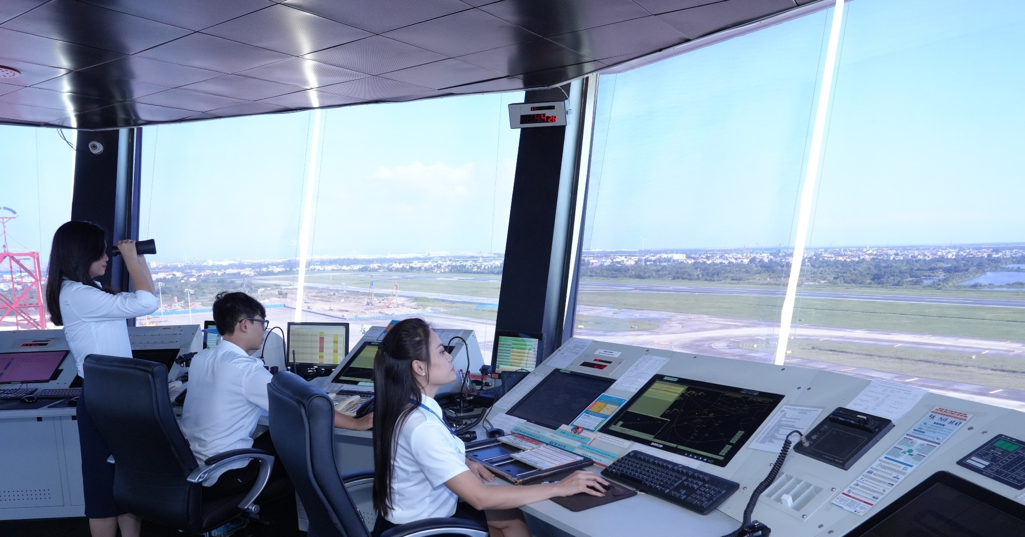 Nghi UAV xuất hiện gần Cát Bi, 2 chuyến bay chuyển hướng xuống Nội Bài