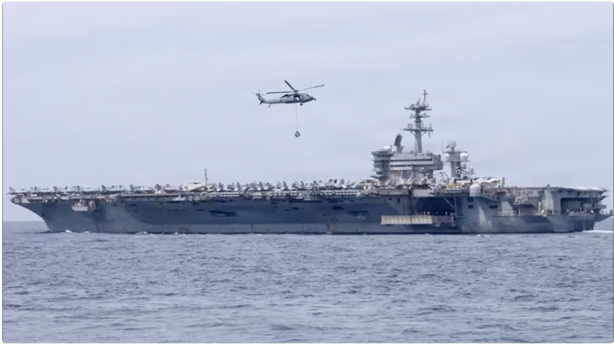 Tàu sân bay USS Abraham Lincoln rỉ sét. Ảnh: US Navy
